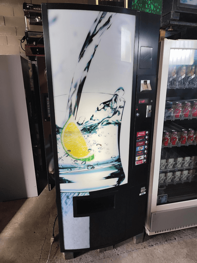 Distributeur de boissons fraîches Vendo 